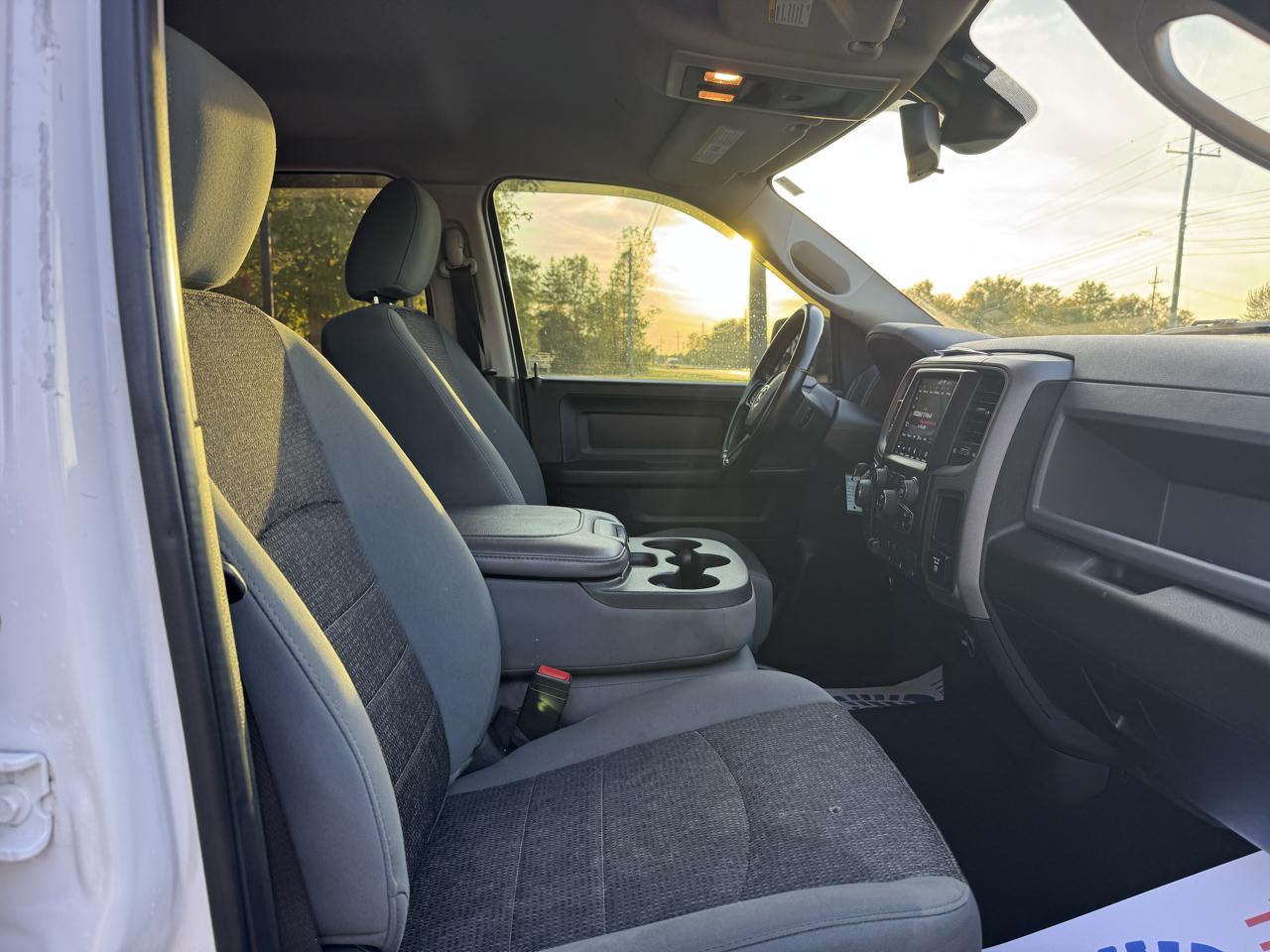 RAM 1500 Classic Tradesman Crew Cab SWB 4WD 2020