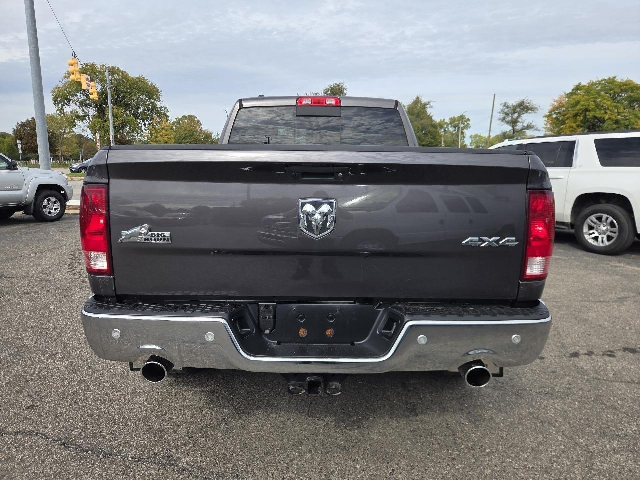 RAM 1500 SLT Quad Cab 4WD 2017
