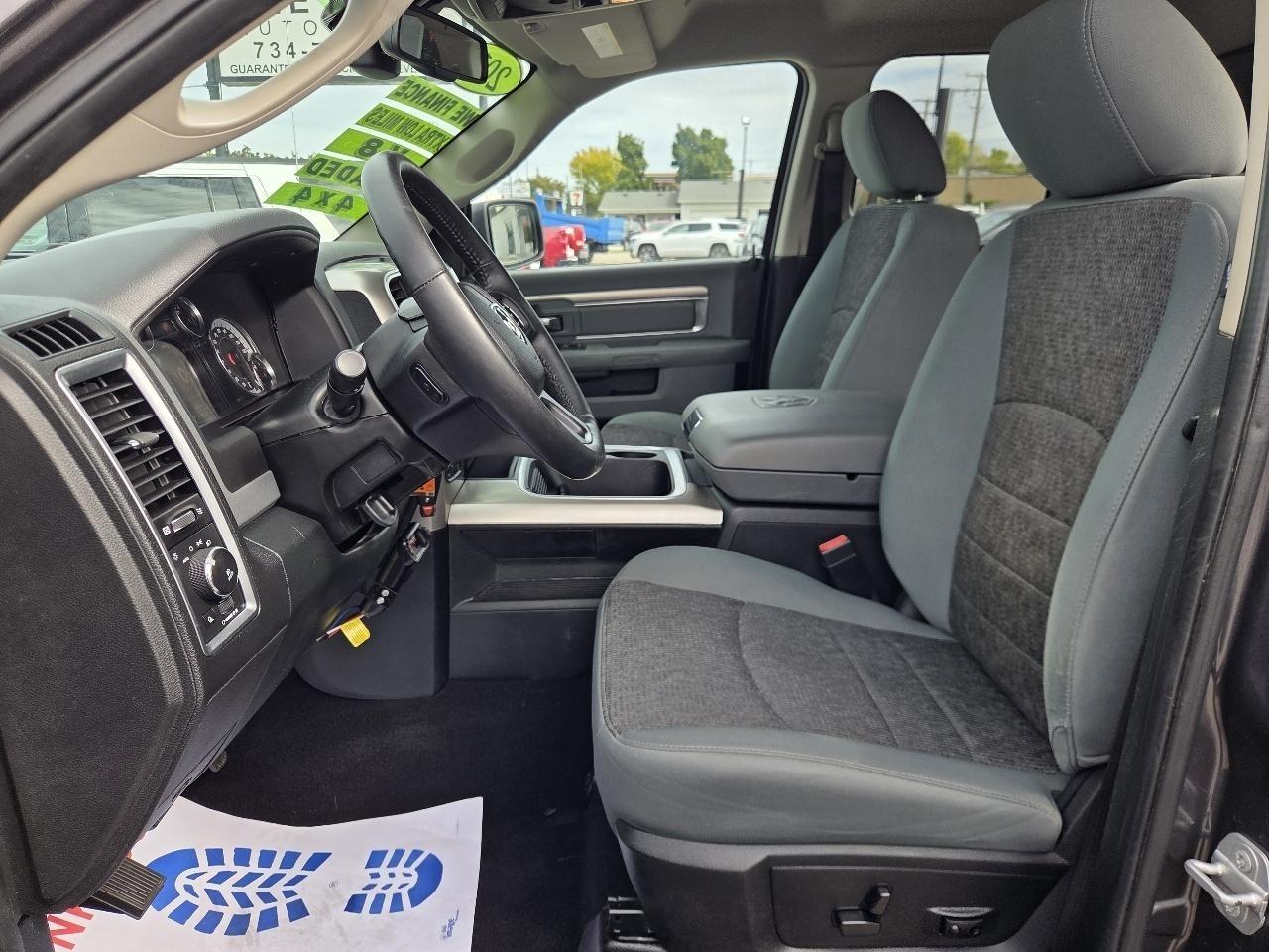 RAM 1500 SLT Quad Cab 4WD 2017