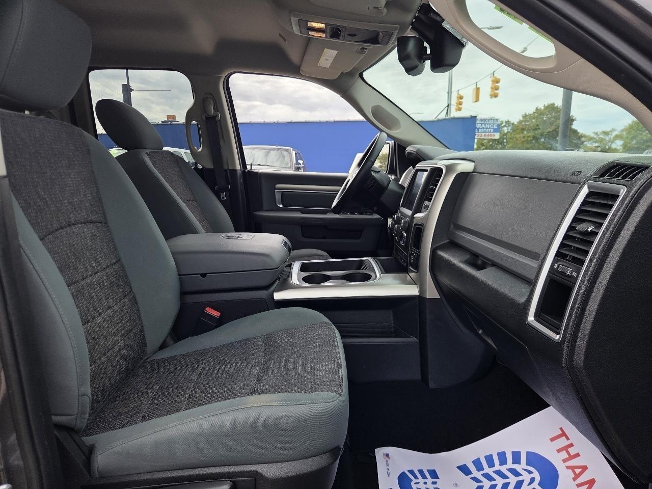 RAM 1500 SLT Quad Cab 4WD 2017