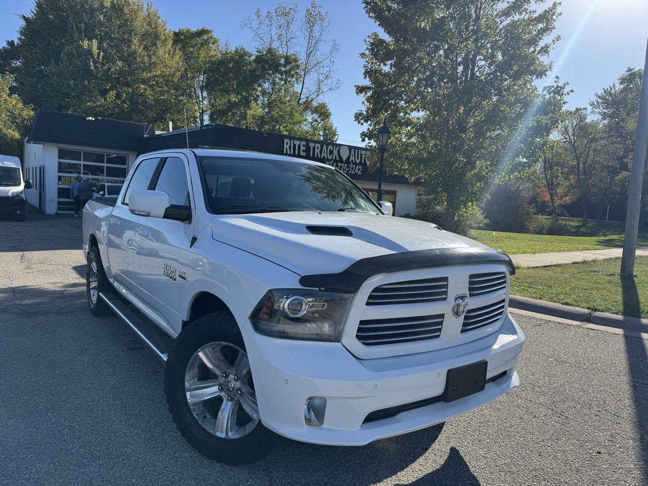 RAM 1500 Sport Crew Cab SWB 4WD 2016