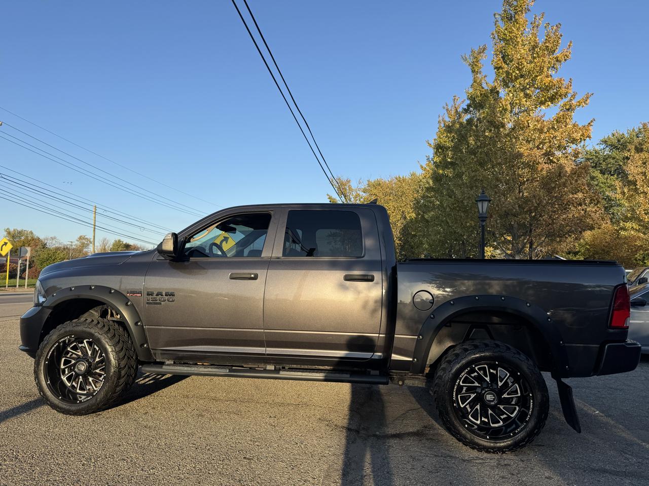 RAM 1500 Classic Tradesman Crew Cab SWB 4WD 2019