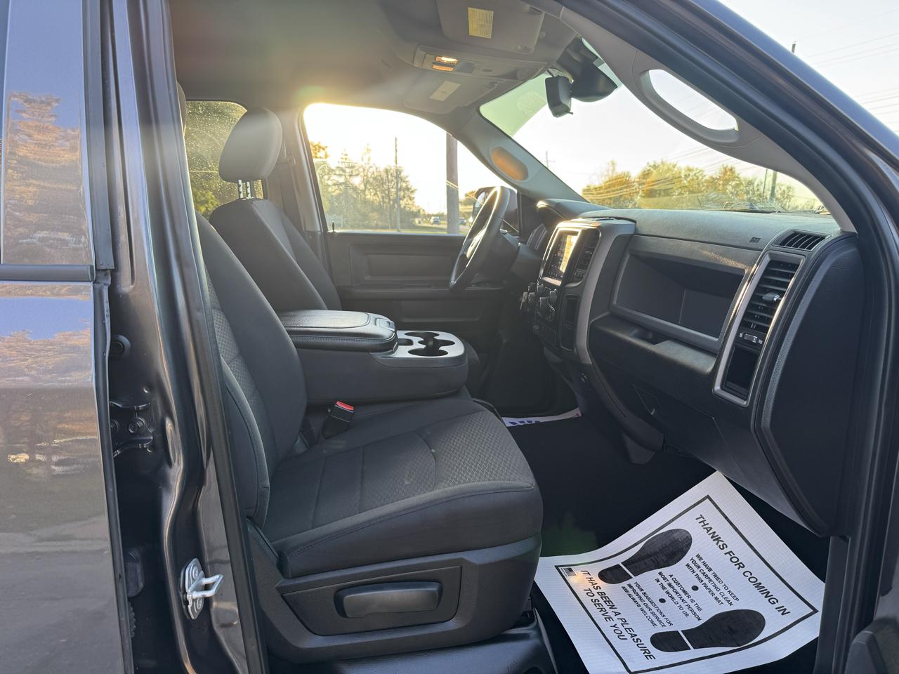 RAM 1500 Classic Tradesman Crew Cab SWB 4WD 2019