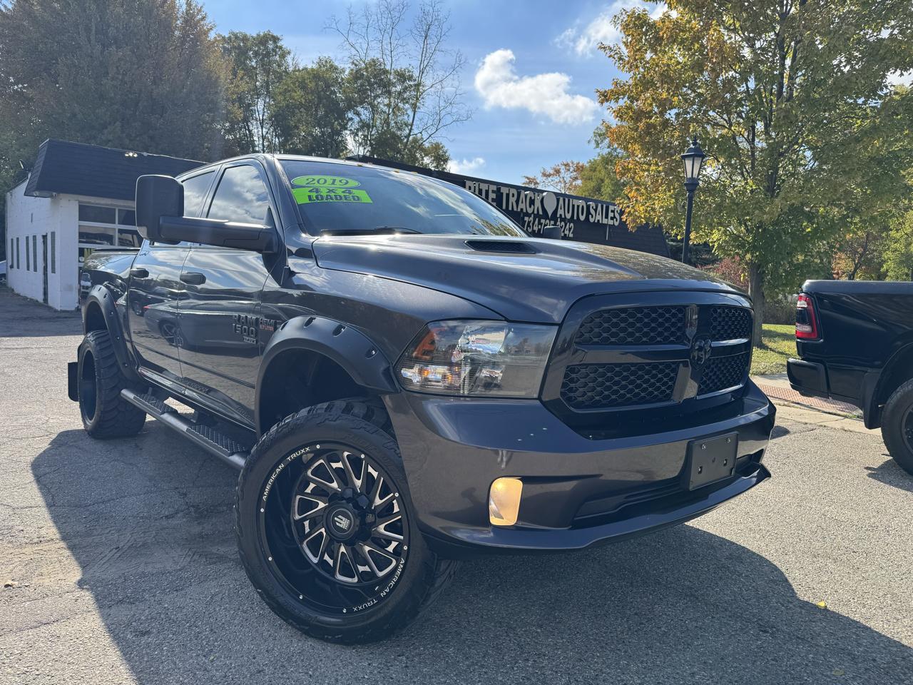 RAM 1500 Classic Tradesman Crew Cab SWB 4WD 2019