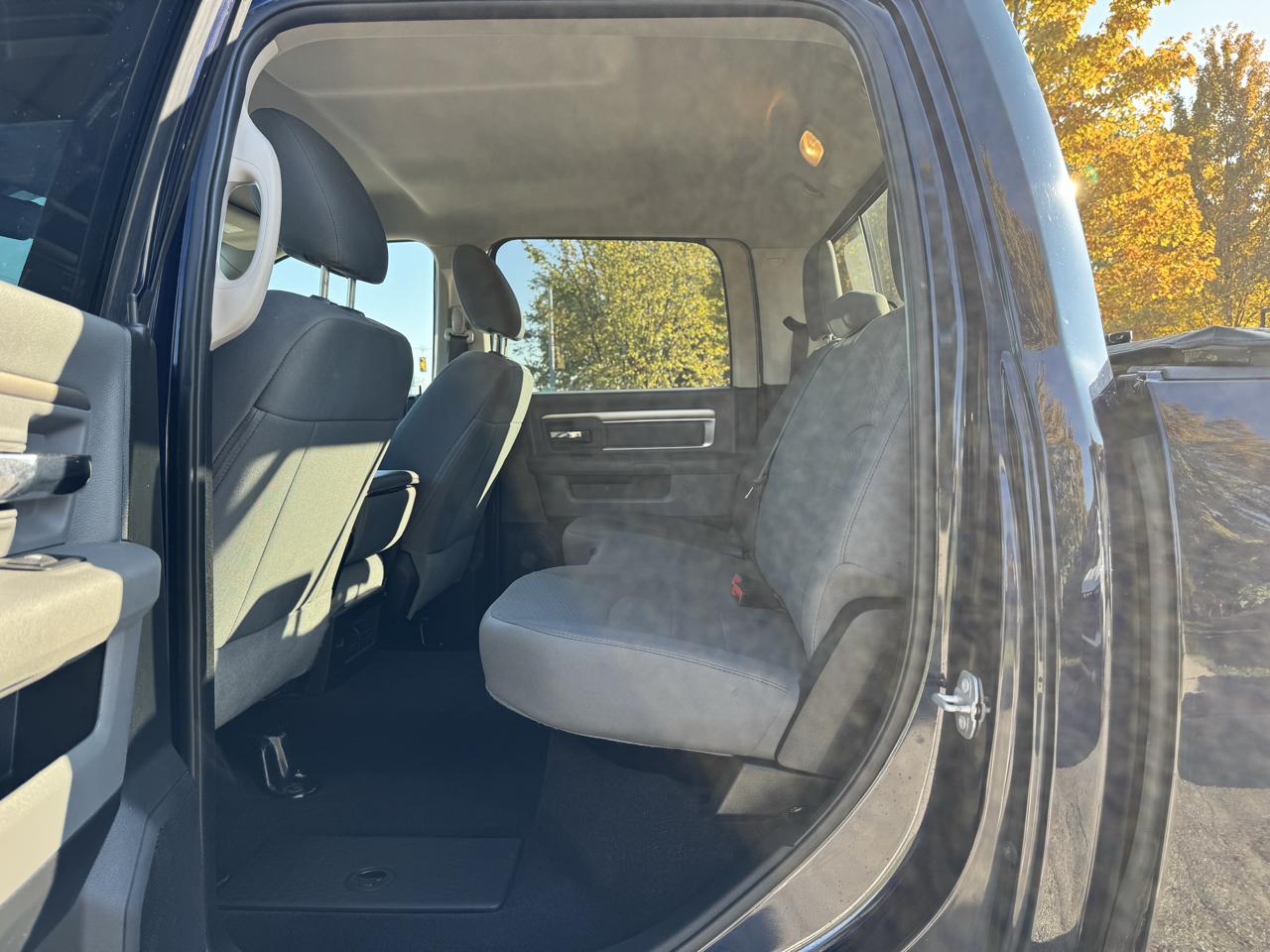 RAM 1500 Big Horn Crew Cab SWB 4WD 2016