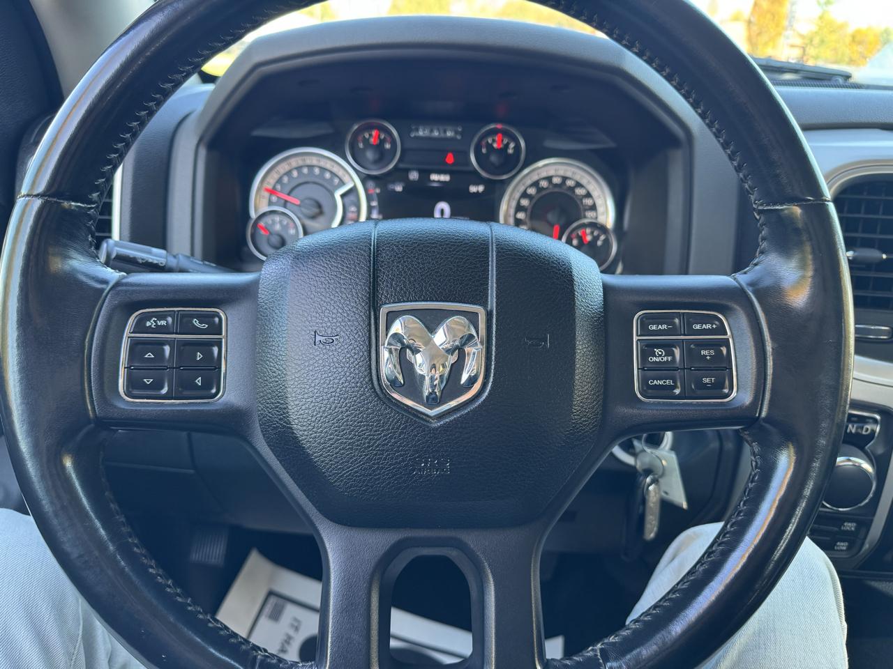 RAM 1500 Big Horn Crew Cab SWB 4WD 2016