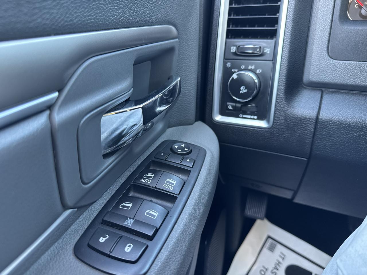 RAM 1500 Big Horn Crew Cab SWB 4WD 2016
