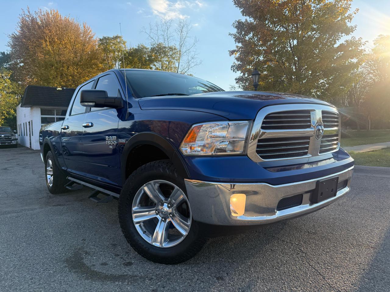RAM 1500 4WD Crew Cab 140.5" SLT 2017