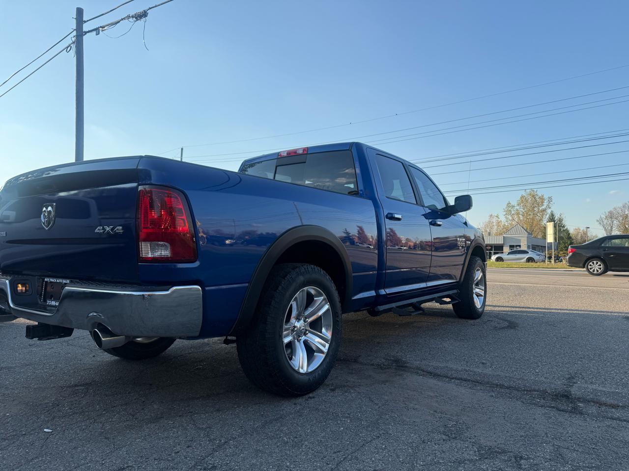 RAM 1500 4WD Crew Cab 140.5" SLT 2017