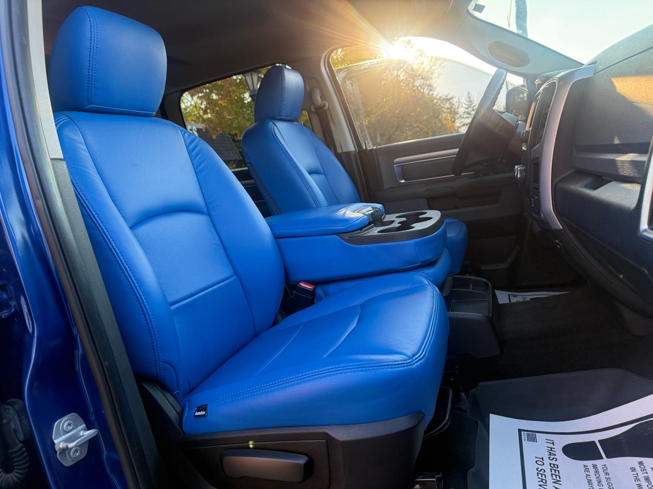 RAM 1500 4WD Crew Cab 140.5" SLT 2017
