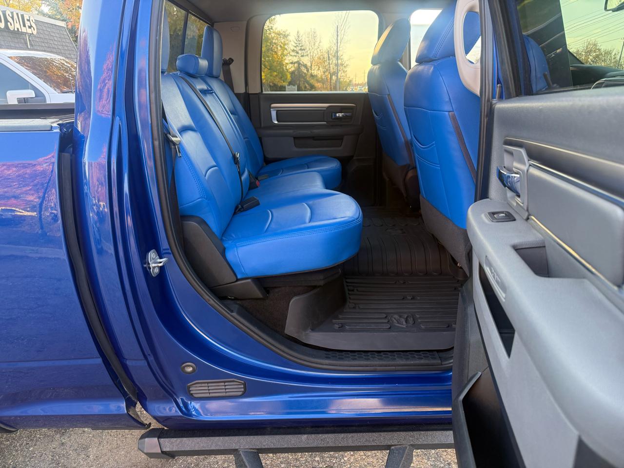 RAM 1500 4WD Crew Cab 140.5" SLT 2017