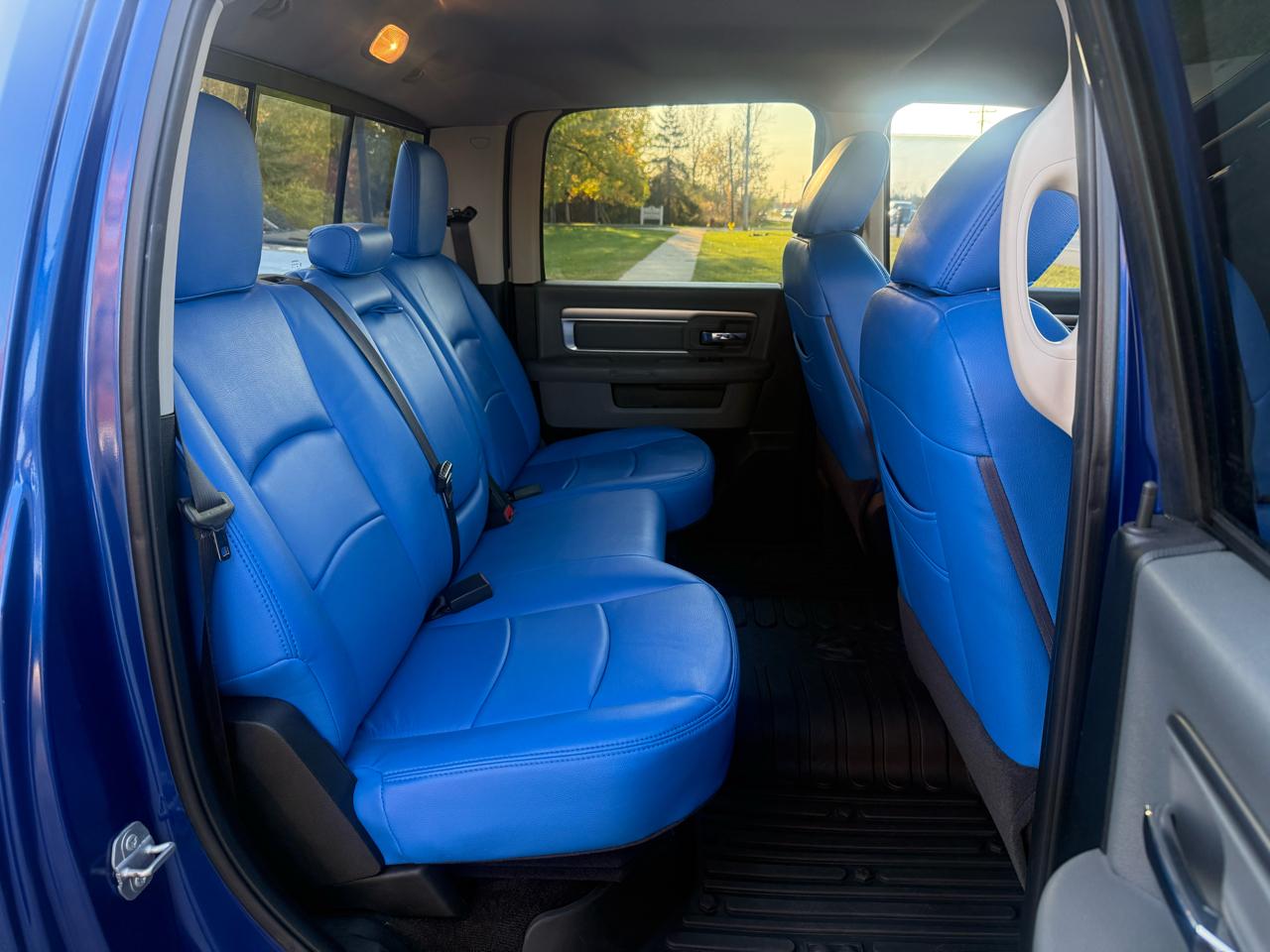 RAM 1500 4WD Crew Cab 140.5" SLT 2017