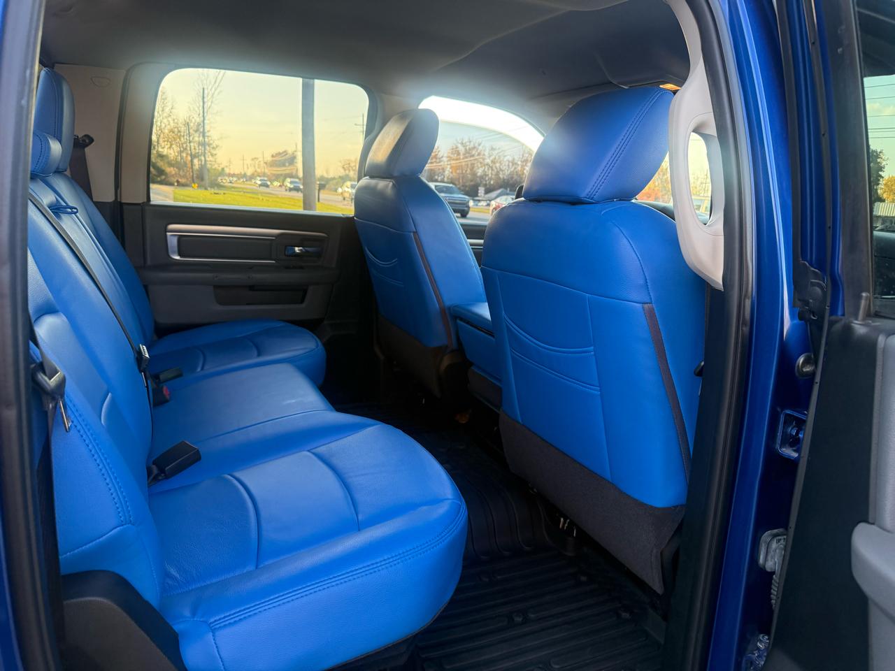 RAM 1500 4WD Crew Cab 140.5" SLT 2017