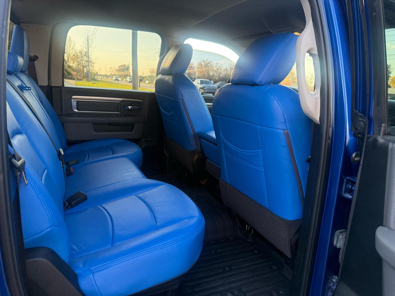 RAM 1500 4WD Crew Cab 140.5" SLT 2017