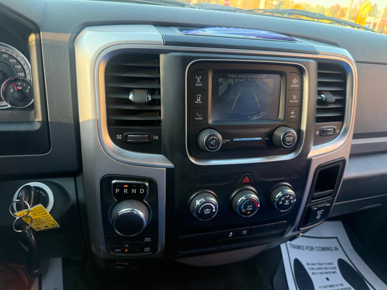 RAM 1500 4WD Crew Cab 140.5" SLT 2017