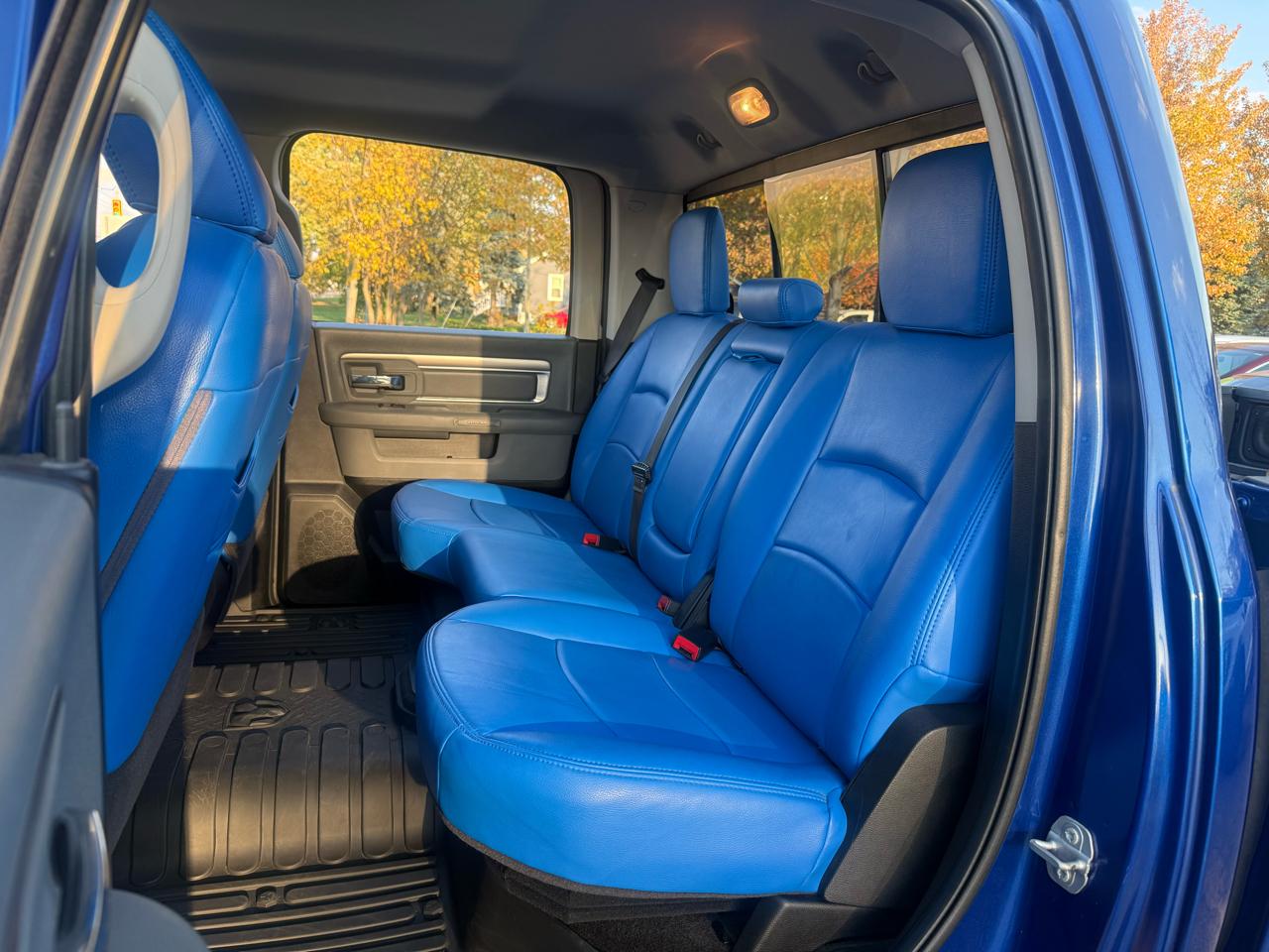 RAM 1500 4WD Crew Cab 140.5" SLT 2017