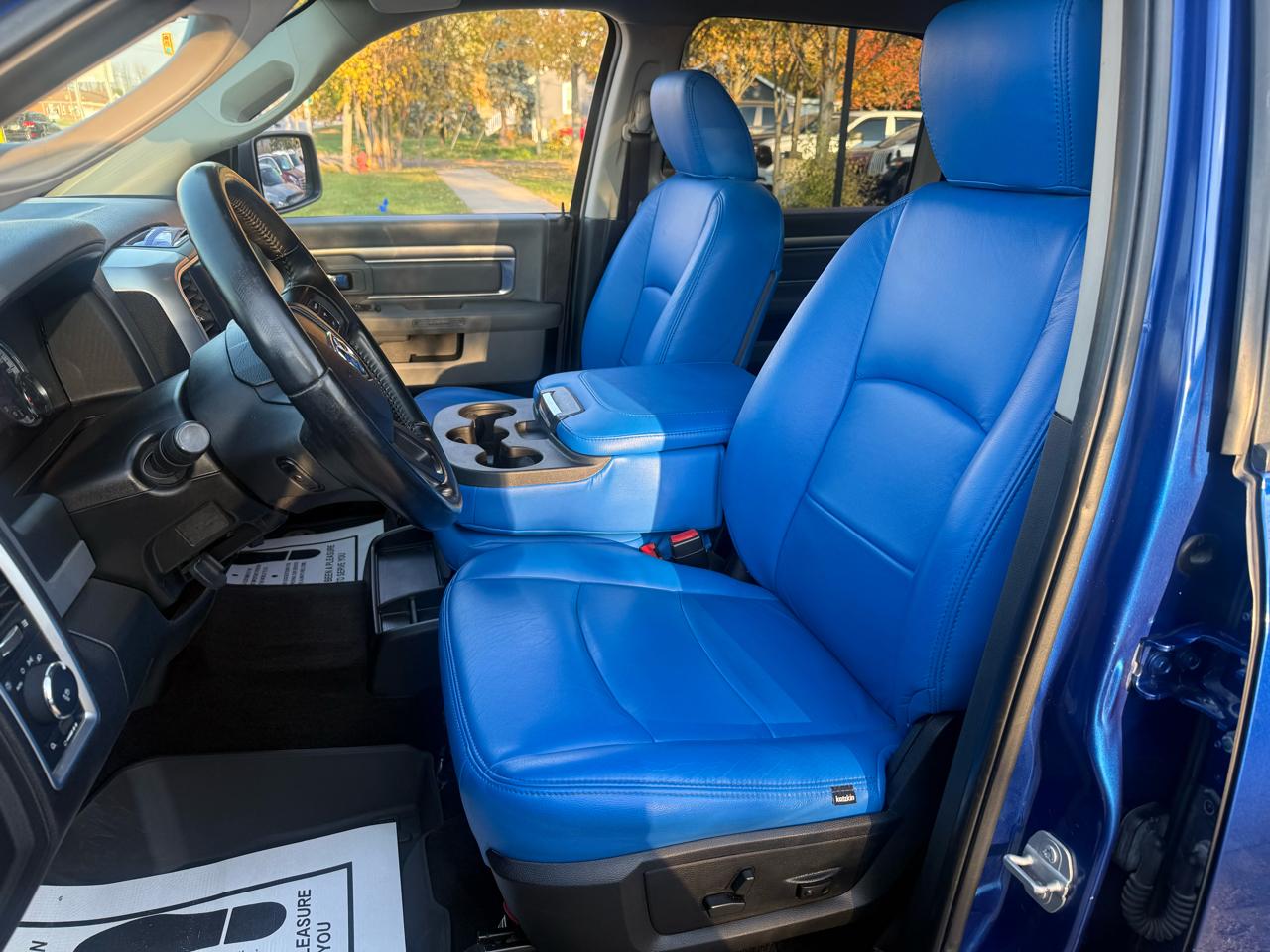 RAM 1500 4WD Crew Cab 140.5" SLT 2017