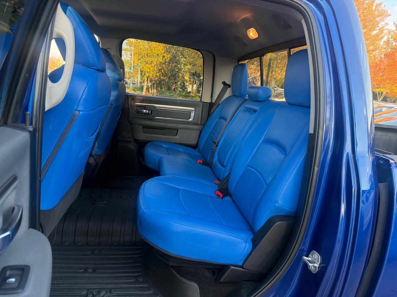 RAM 1500 4WD Crew Cab 140.5" SLT 2017