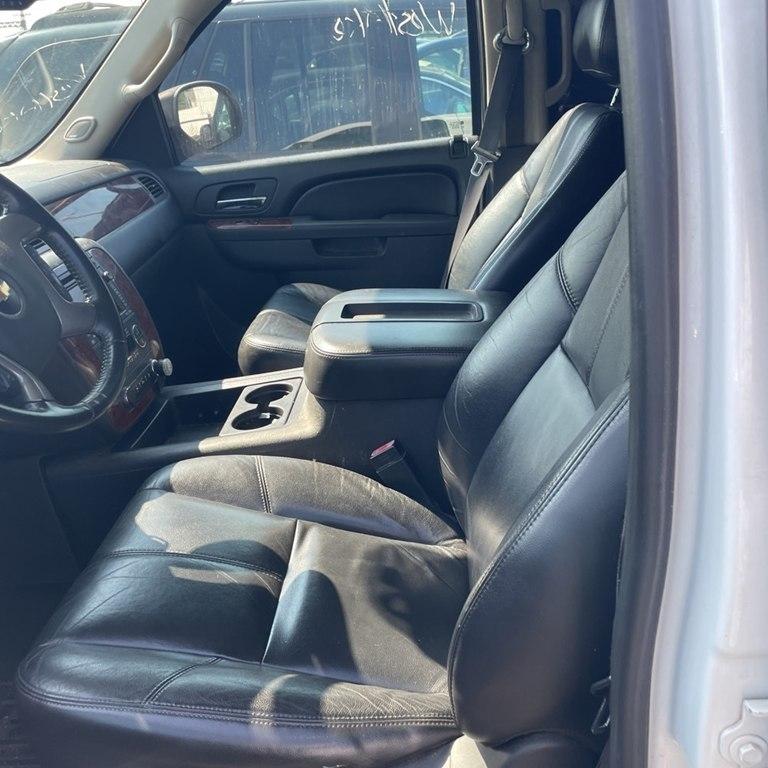 Chevrolet Suburban  2011