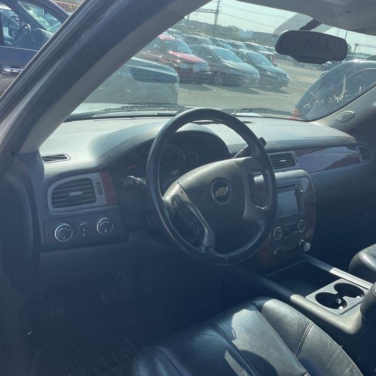 Chevrolet Suburban  2011