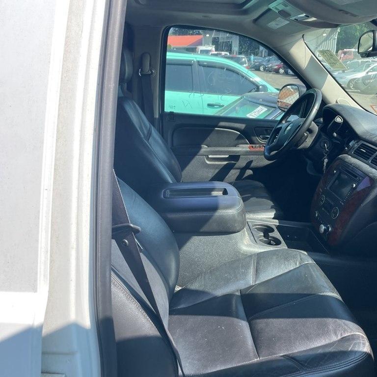 Chevrolet Suburban  2011