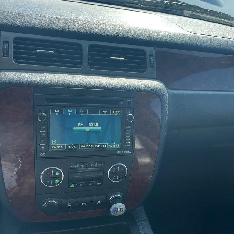 Chevrolet Suburban  2011