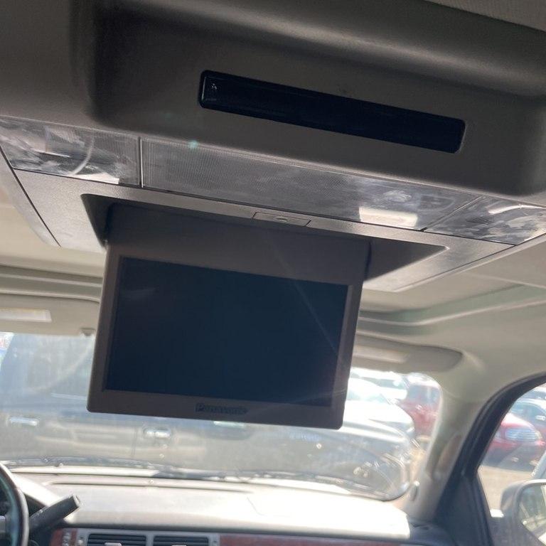 Chevrolet Suburban  2011