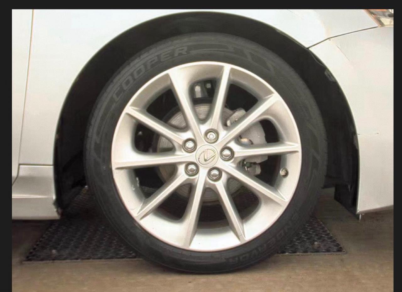 Lexus CT 200h  2013