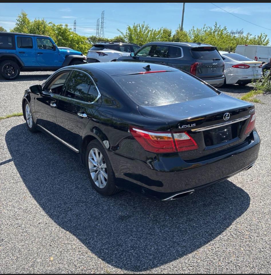 Lexus LS 460  2010