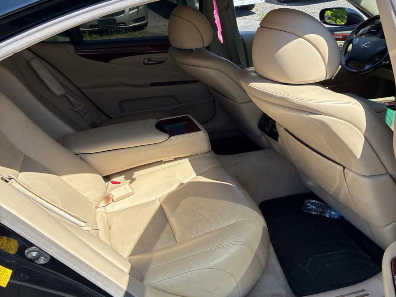 Lexus LS 460  2010