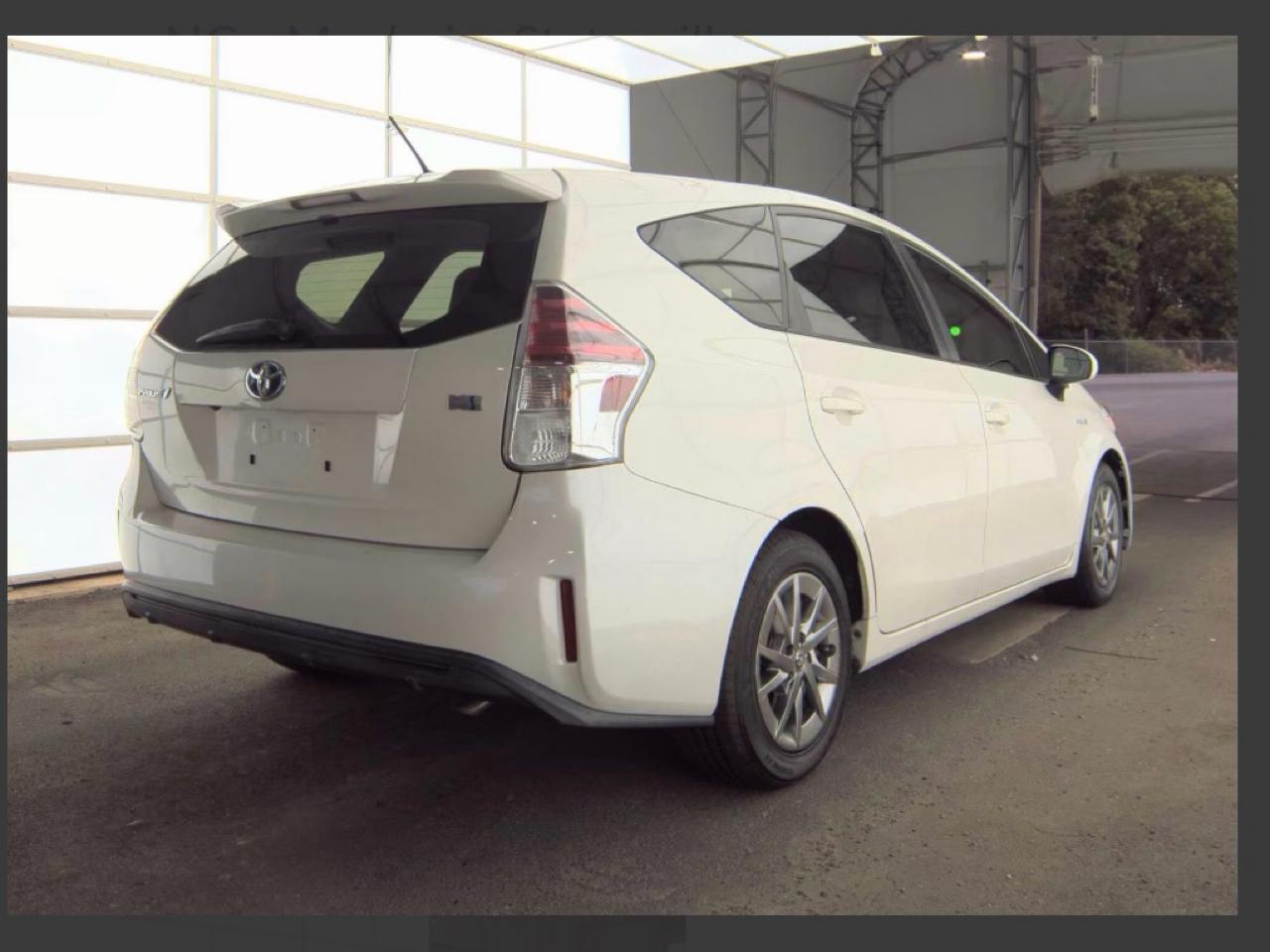 Toyota Prius V  2017