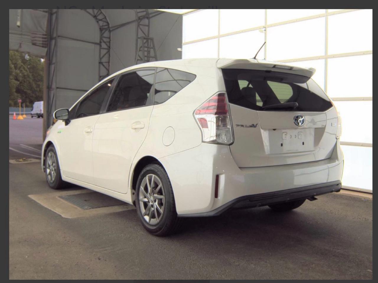 Toyota Prius V  2017
