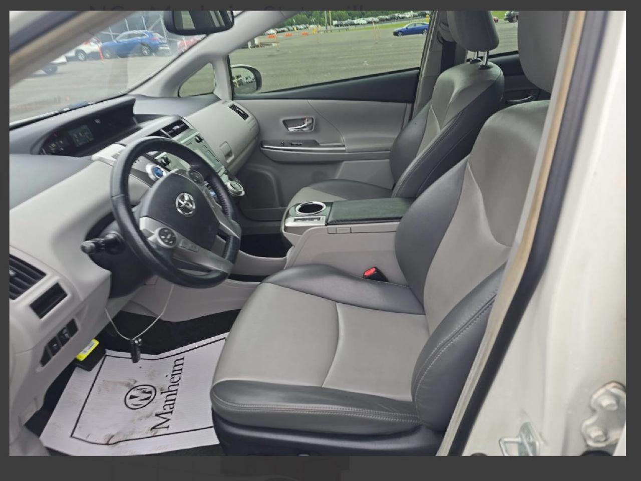 Toyota Prius V  2017