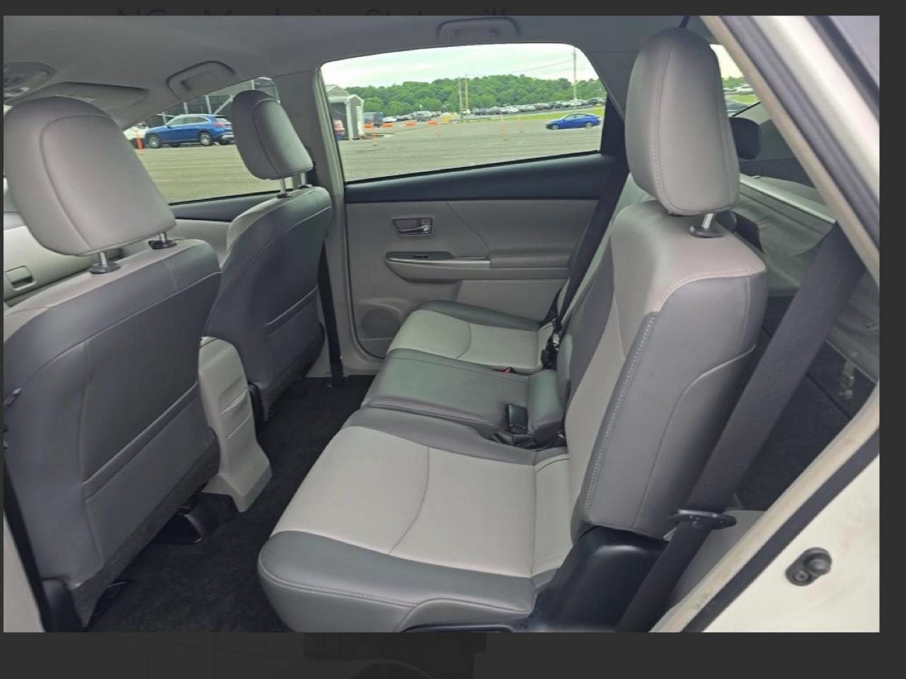 Toyota Prius V  2017