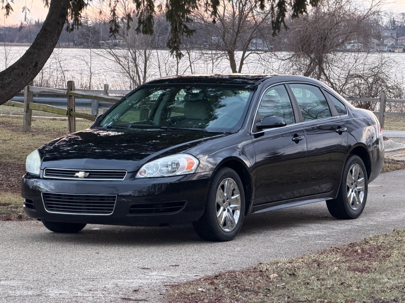 2010 Chevrolet Impala LS's photo