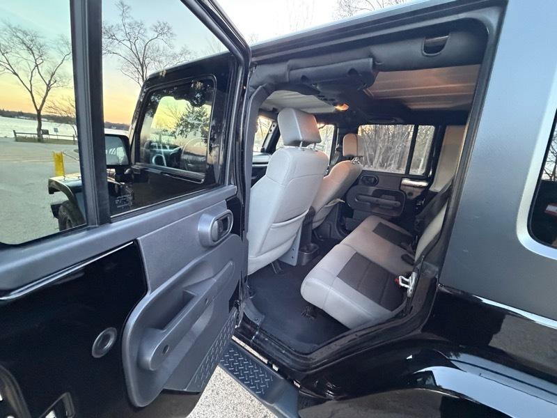 Jeep Wrangler Unlimited Sahara 4WD 2010