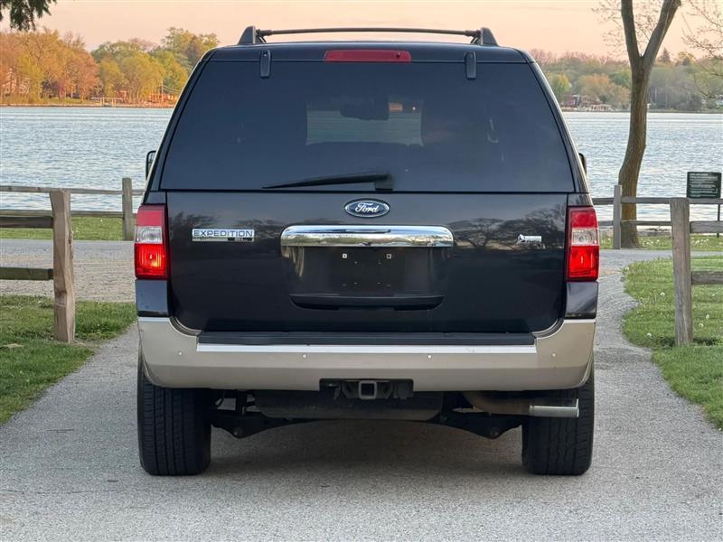 Ford Expedition 4WD 4dr XLT 2013