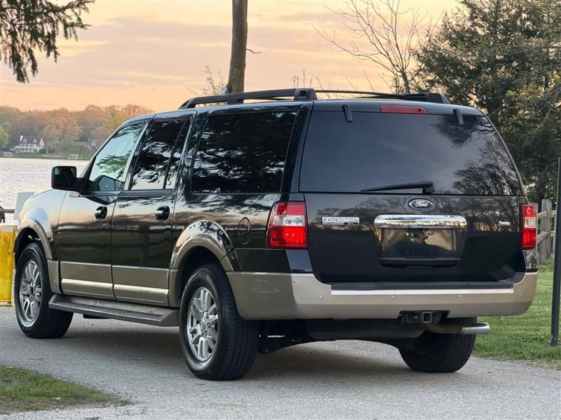 Ford Expedition 4WD 4dr XLT 2013
