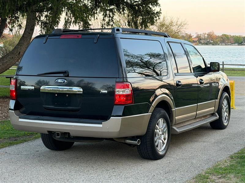 Ford Expedition 4WD 4dr XLT 2013