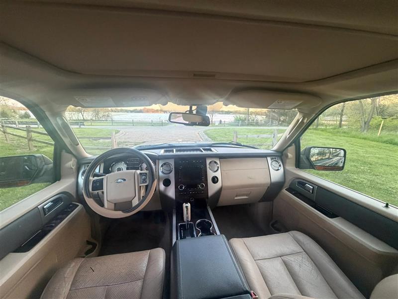 Ford Expedition 4WD 4dr XLT 2013