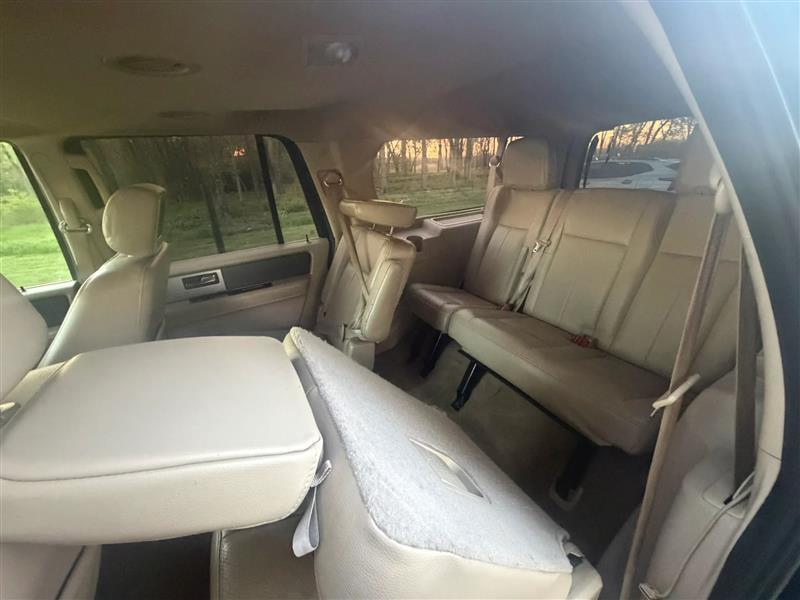 Ford Expedition 4WD 4dr XLT 2013