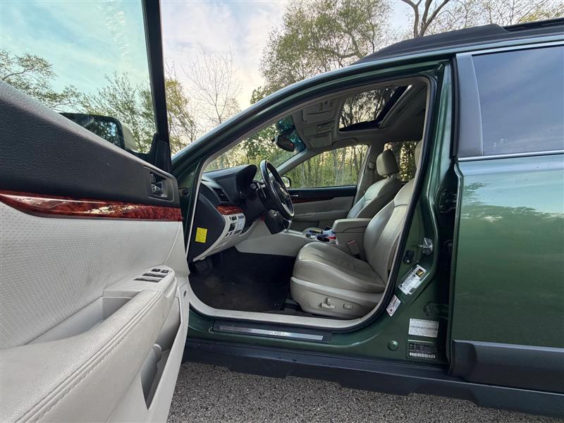 Subaru Outback 2.5i Limited 2011
