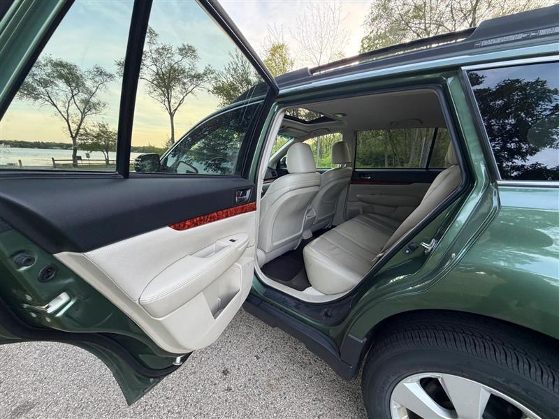 Subaru Outback 2.5i Limited 2011