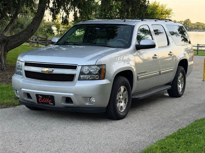 Chevrolet Suburban LT 1500 2WD 2011