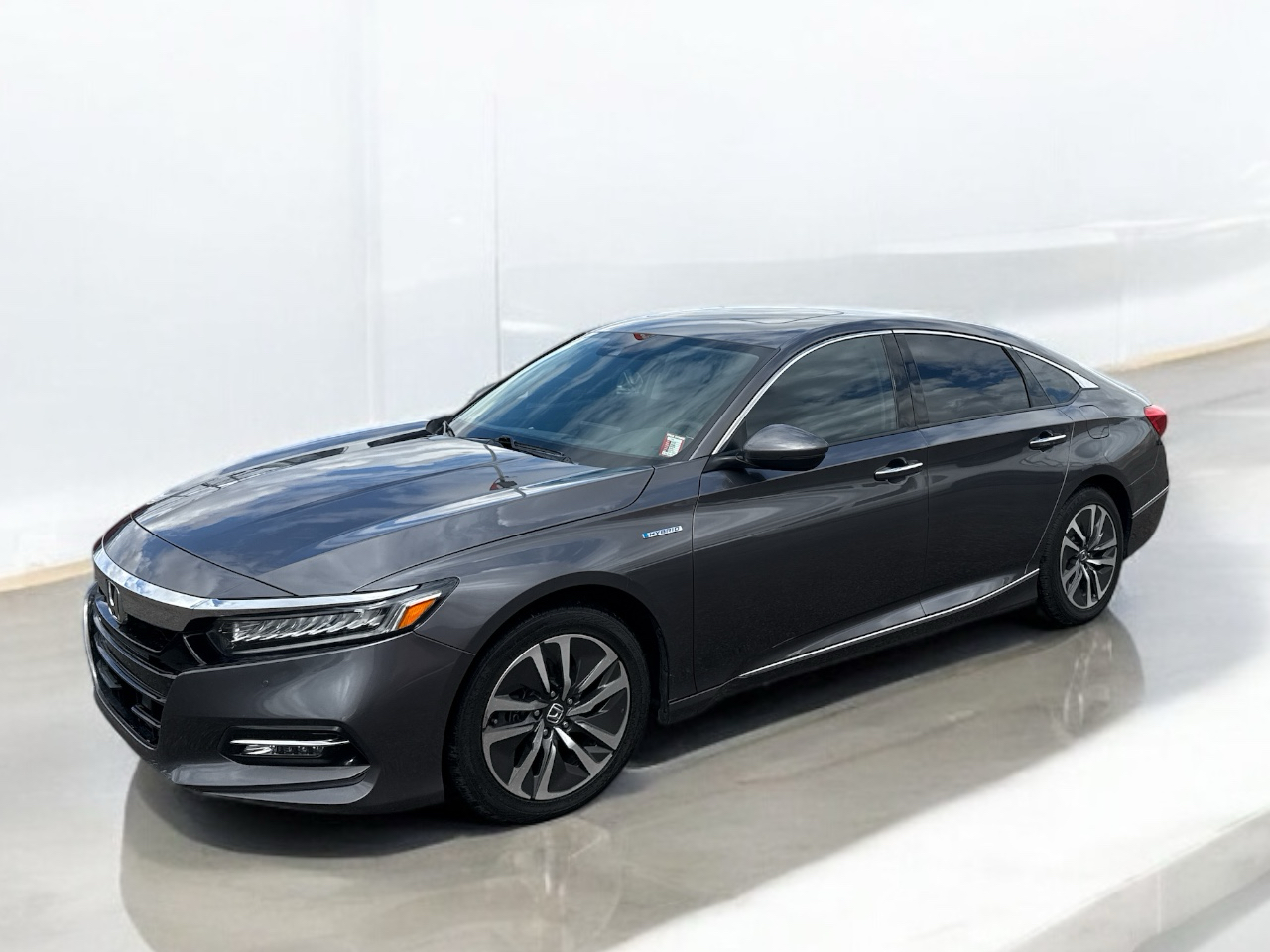2019 Honda Accord Hybrid Touring's photo