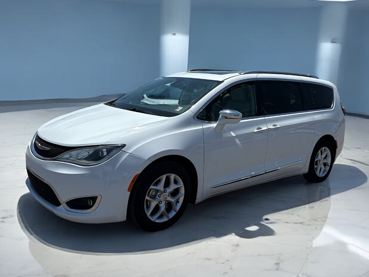 2020 Chrysler Pacifica Limited's photo
