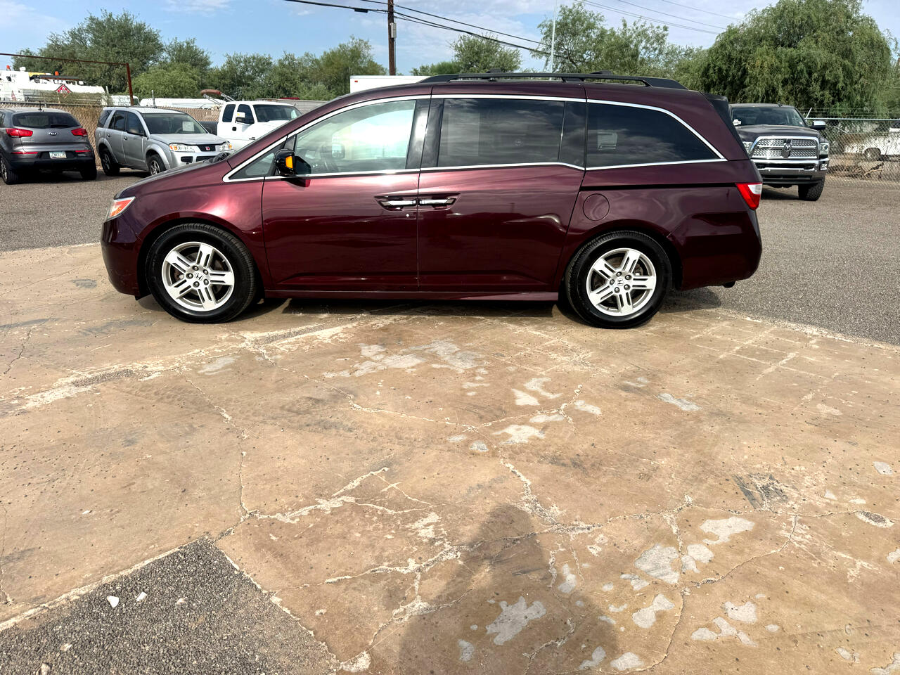 2013 Honda Odyssey Touring photo 2