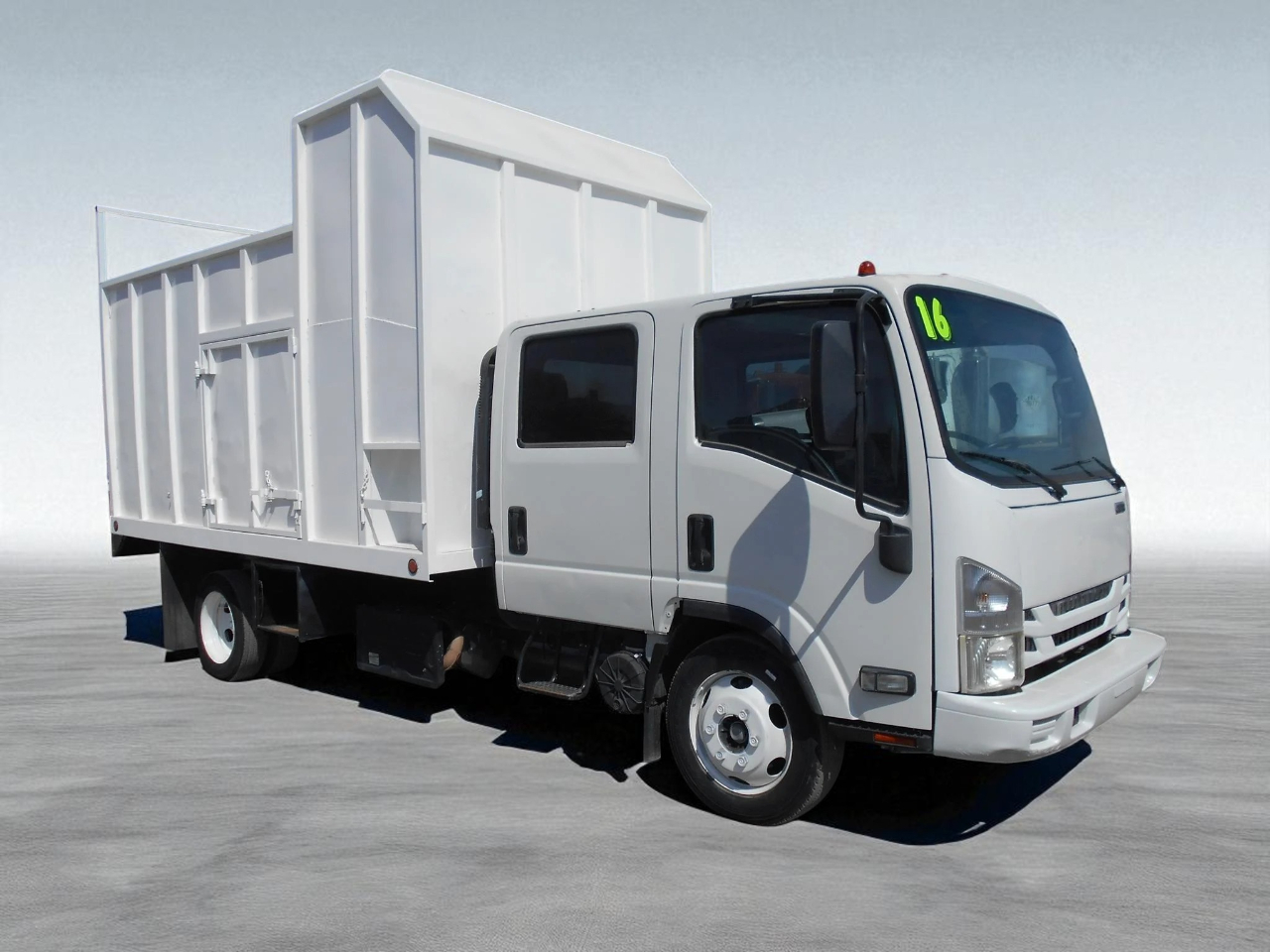 2016 Isuzu NQR photo 2