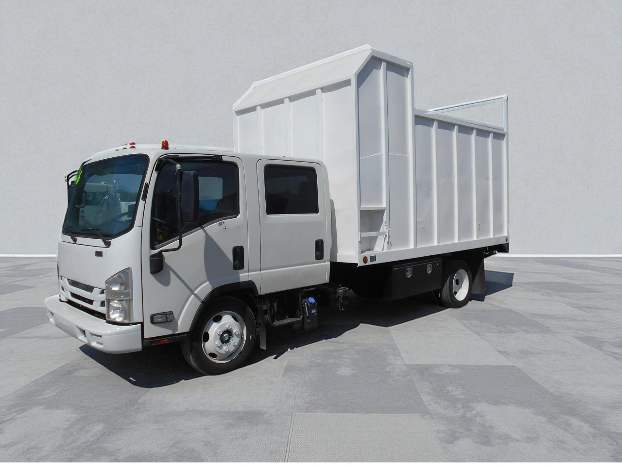 2016 Isuzu NQR's photo