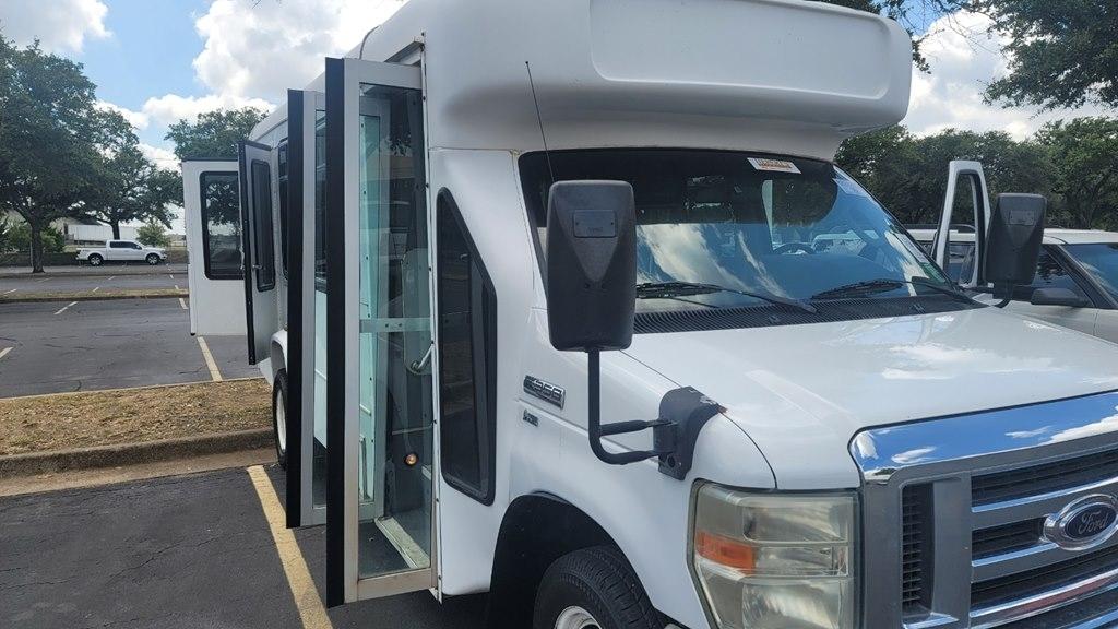 Ford Econoline E-350 Super Duty 2009